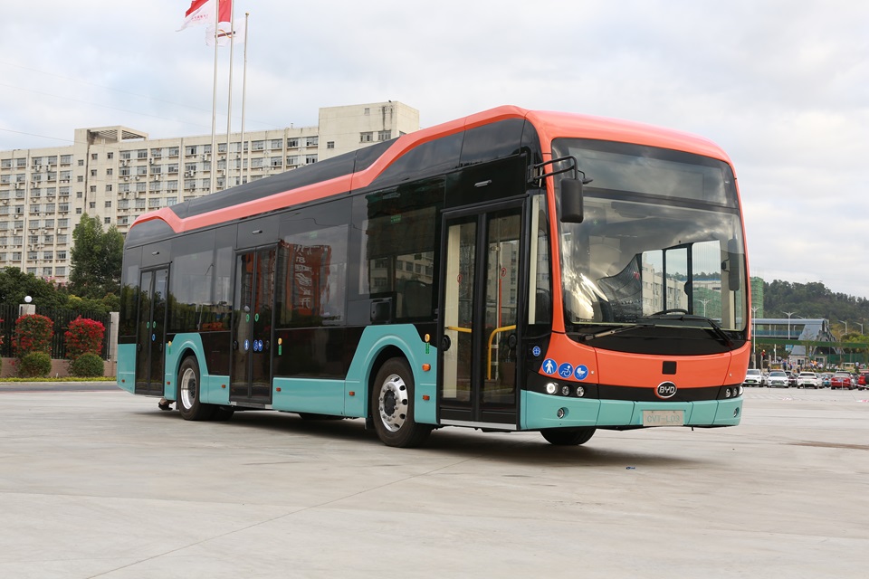 Autobuze electrice avem, dar lipsesc stațiile de încărcare