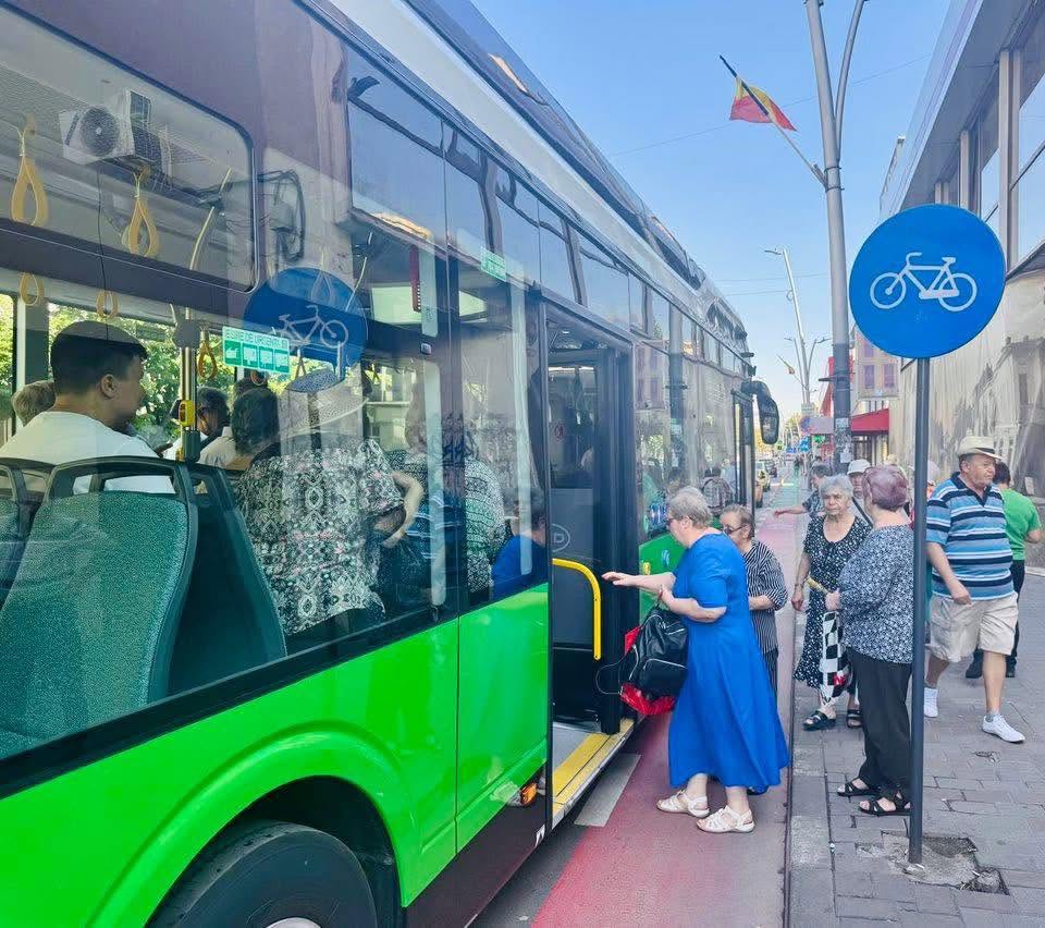 Administrația promite ca în două luni avem autobuze electrice pe trasee. Mai e nevoie de șoferi…