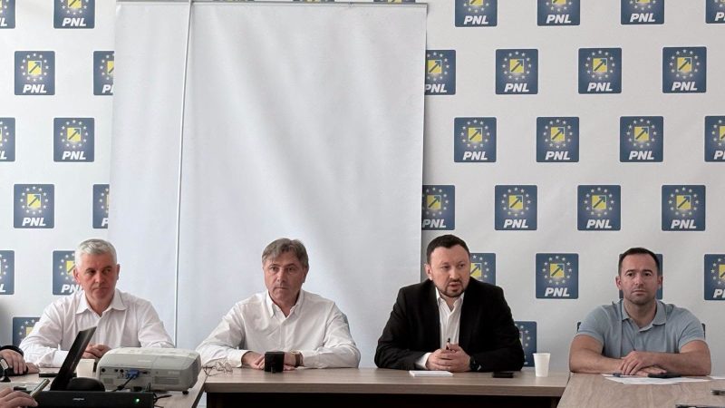 PNL Bacău trimite o delegație de 56 de persoane la Congresul de duminică și anunță un vot în unanimitate pentru excluderea lui Adrian Veștea