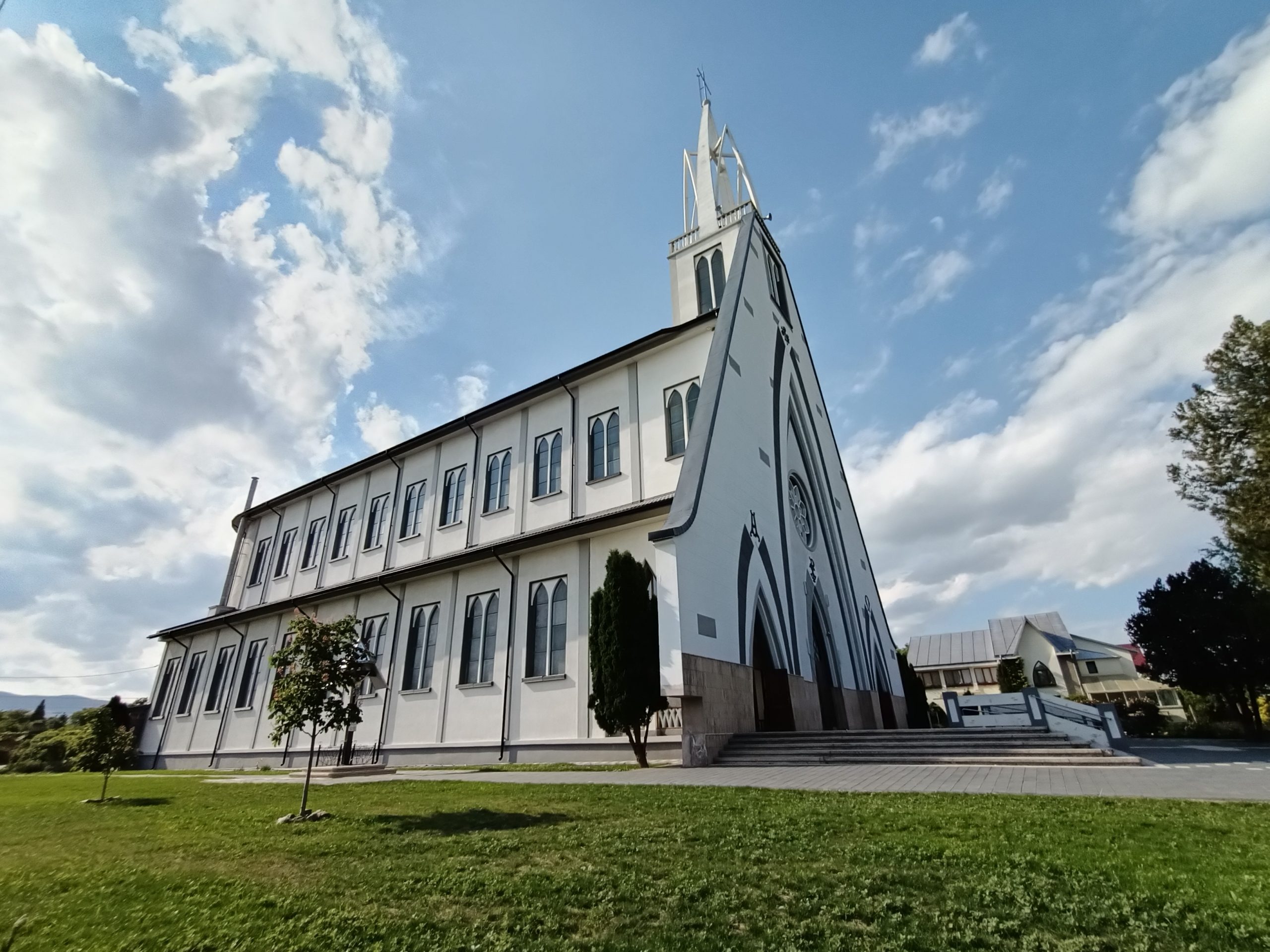Sunetul de legendă al viorii Stradivarius răsună, mâine, în Biserica Romano-Catolică din Nicolae Bălcescu