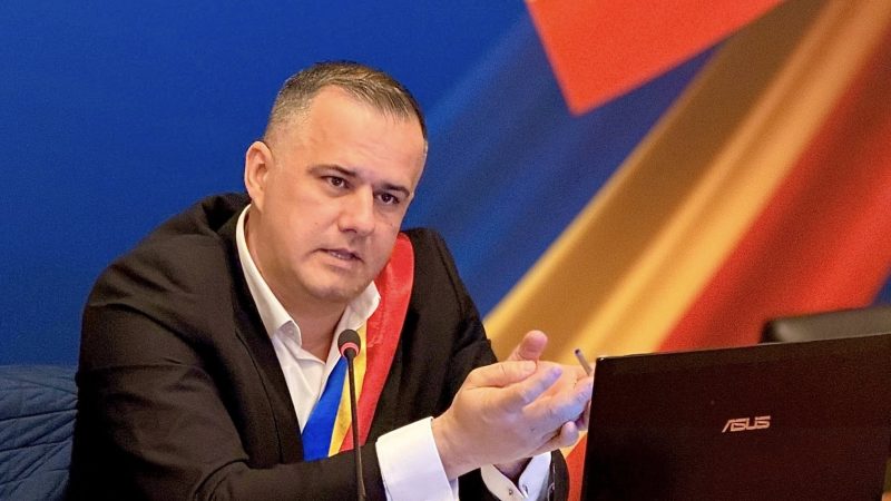 Lucian Stanciu Viziteu (USR) taxează dur PNL după demiterea doctorului Cotîrleț: „O improvizație politică netransparentă care pune în pericol Spitalul Moinești”