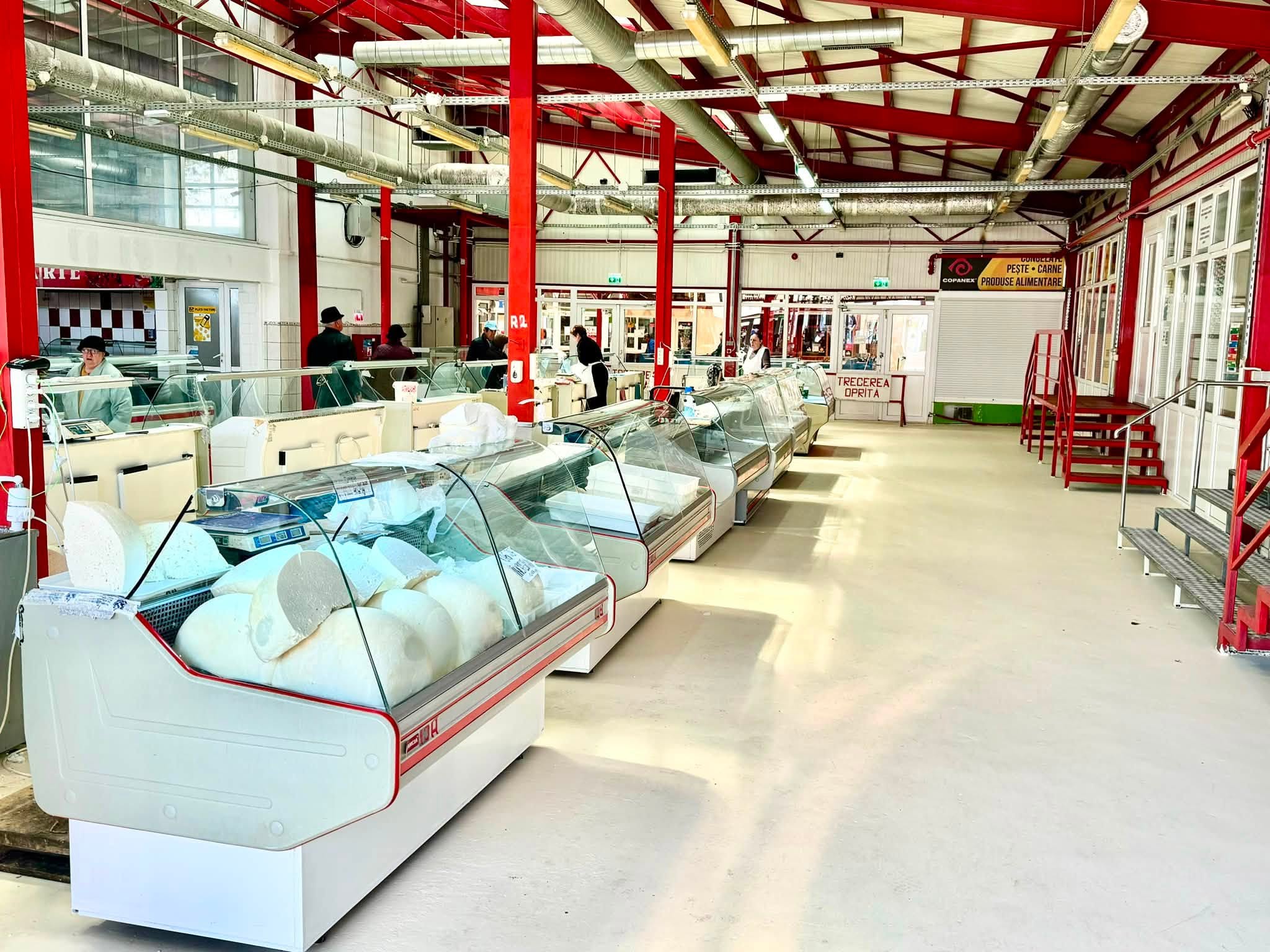 Licitație publică: 60 de spații comerciale și 5 depozite, scoase la concurs în Piața Centrală și Piața de Gros. ”Prețuri moderate”, spune primarul