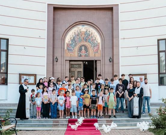 Nota 10 la Religie se ia duminica la biserică: Paradoxul noilor standarde de evaluare din școli