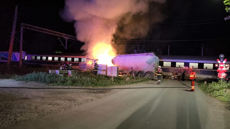 Accident feroviar grav în comuna Filipești: Interregio Suceava – Constanța, lovit de o autocisternă