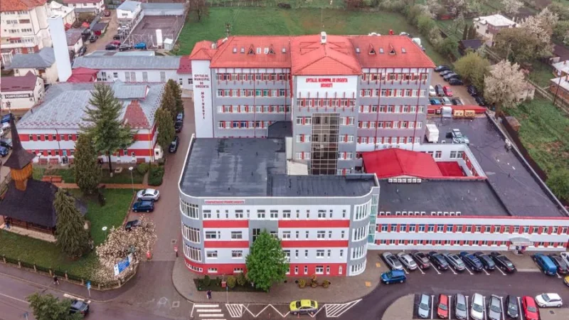 Tensiunile de la Spitalul din Moinești continuă: Pronunțarea amânată pentru miercuri, 29 iulie, din cauza actelor netransmise de Consiliul Local