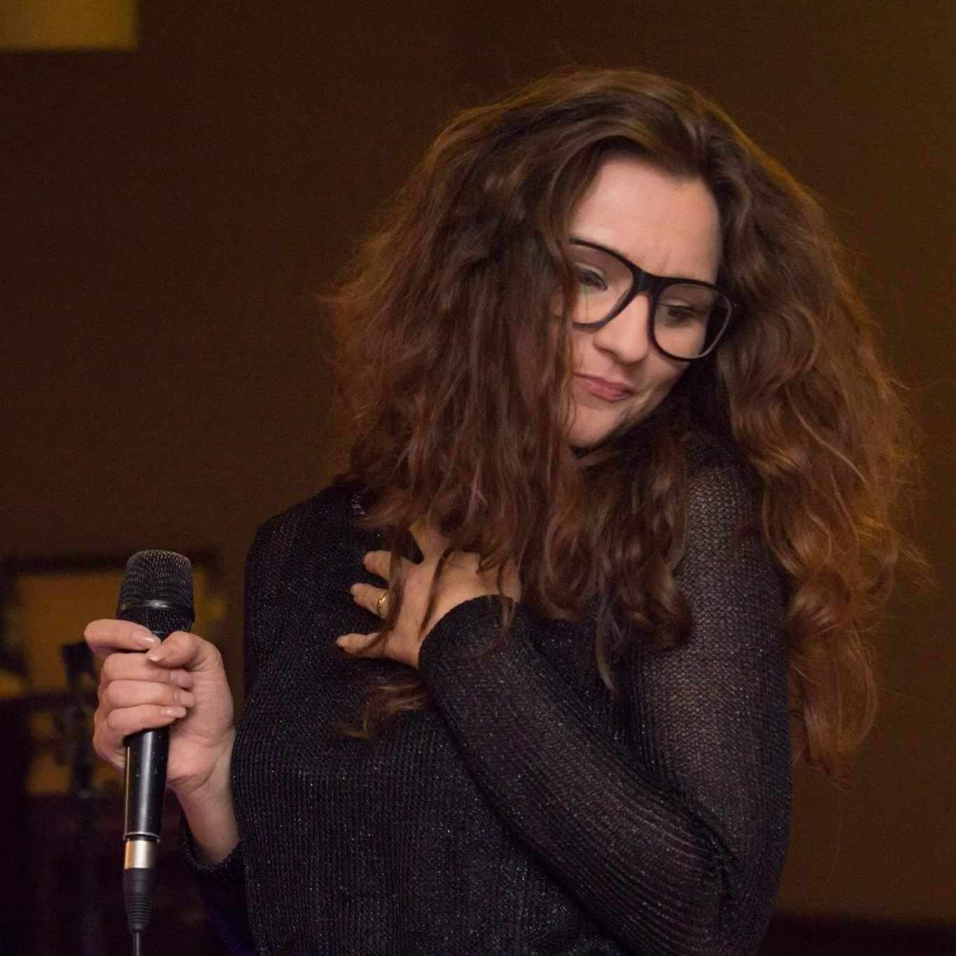 Invitații de la Festivalul Serilor Băcăuane 2026: Bandul DIMMAS, Grupul de jazz Alex Jaxx Quartet, Andra Botez și Tania Turtureanu