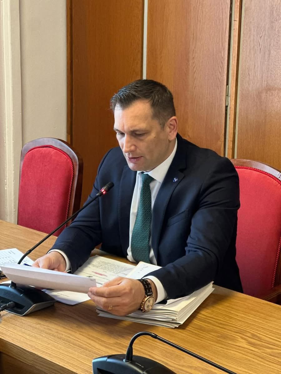 Senatorul Sebastian Cernic: „Probabil din septembrie vom avea un guvern PSD-UDMR susținut de AUR”