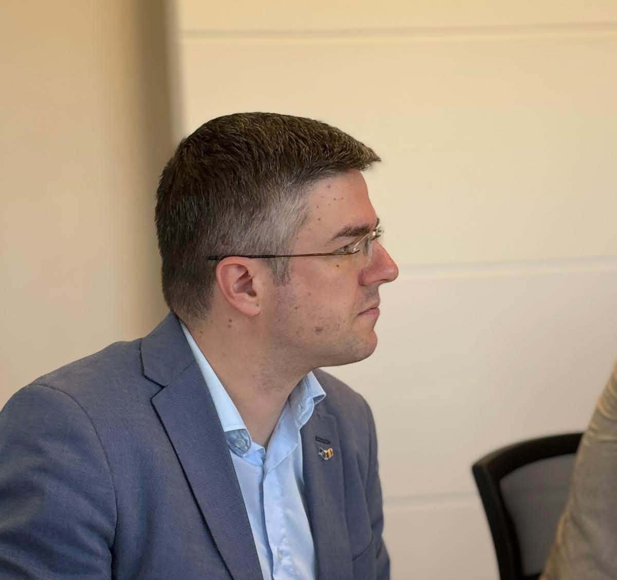 EXCLUSIV – interviu cu ministrul economiei, Irineu Darău: ” Cred că Legea salarizării nemulțumește anumite categorii sociale, dar dacă putem să o trecem până la sfârșitul lunii august ar fi foarte bine pentru a reechilibra anumite categorii profesionale și a nu pierde banii de la UE”