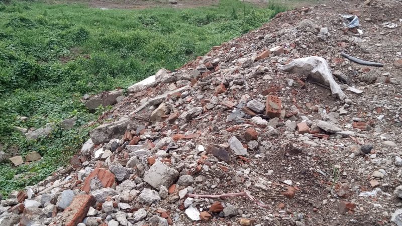 Peste 6.000 de metri cubi de deșeuri, lângă Trotuș. Garda de Mediu a dat o amendă de 60.000 de lei
