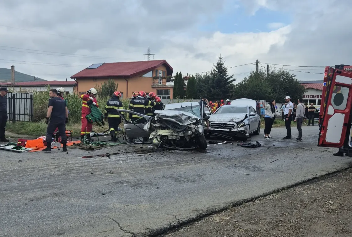 Accident grav la Onești: o femeie a murit, iar traficul pe DN 11 este blocat