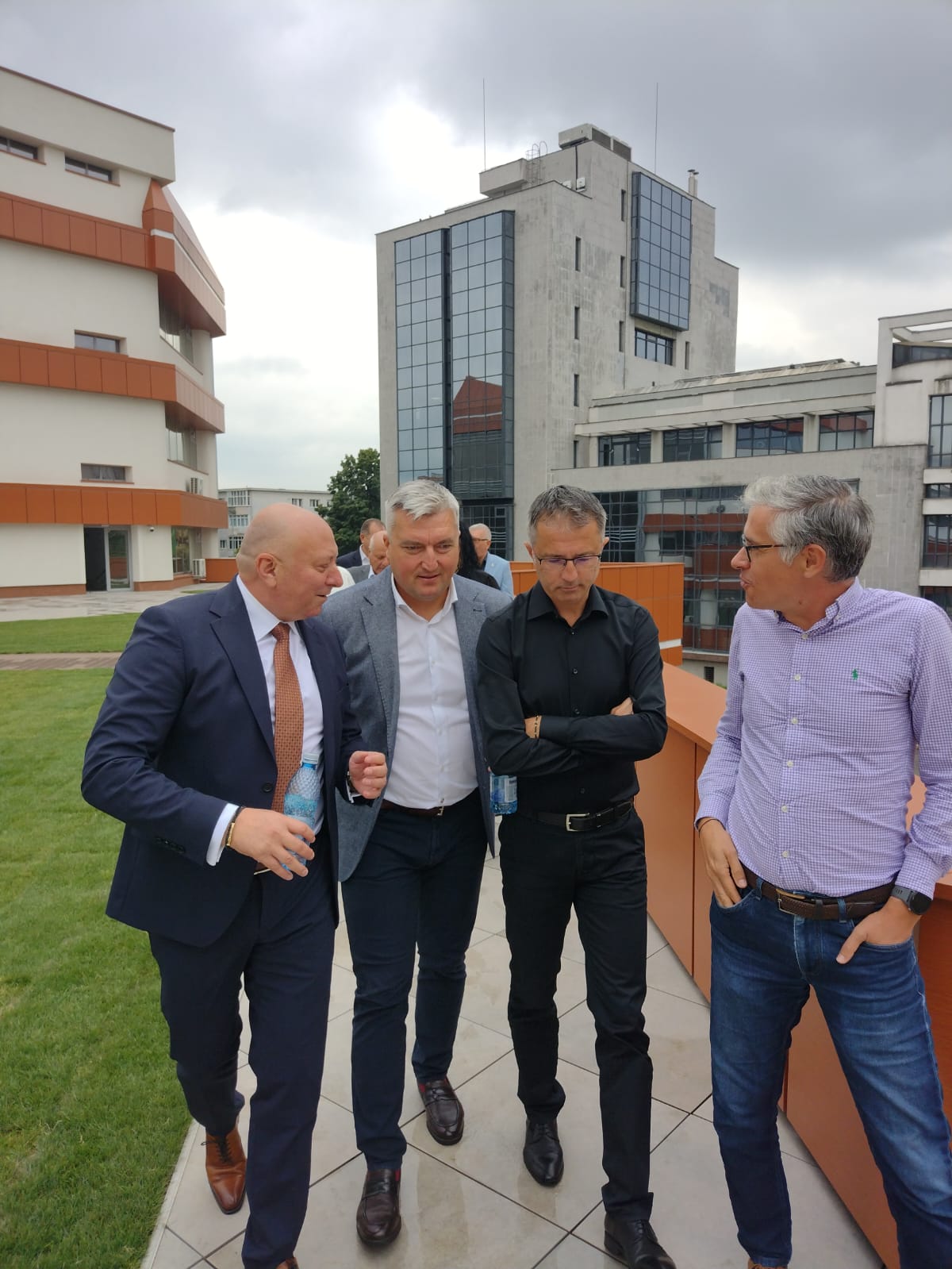 VIDEO: Inaugurare cu desant PSD: biblioteca, transformată în tribună pentru „echipa social-democrată”