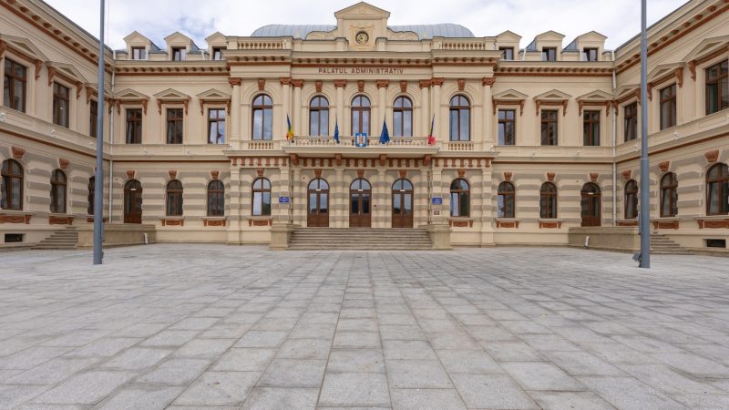 Prefectura Bacău atacă, târziu și cu argumente discutabile, hotărârea C.L. Moinești de demitere a dr. Adrian Cotîrleț
