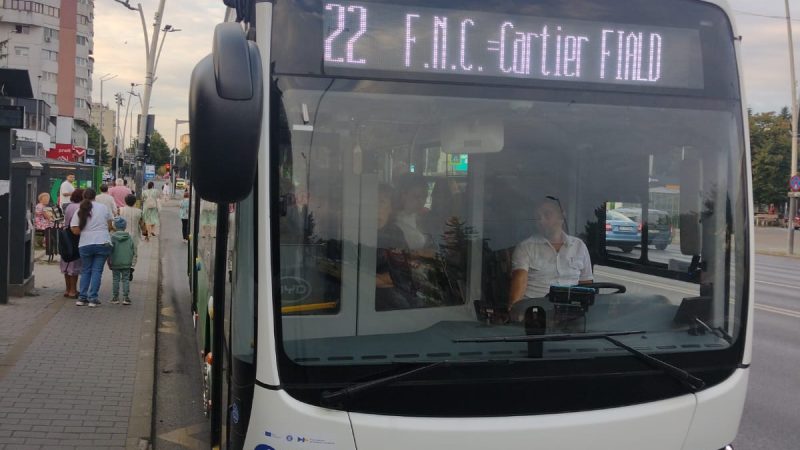 Istorie – Primele autobuze electrice au ajuns pe străzile Bacăului. Un început așteptat, dar și cu întrebări