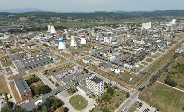 Chimcomplex, pierdere de 56,1 milioane de lei în primul semestru. Compania a oprit electroliza de pe platforma Onești și a redus numărul de angajați