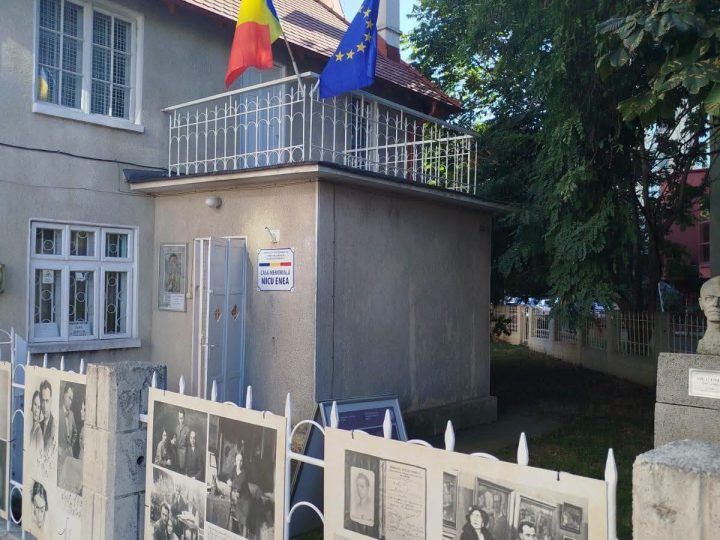 O casă pe care nu o vizitează nimeni, deși trec pe lângă ea mii de oameni