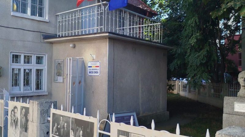 O casă pe care nu o vizitează nimeni, deși trec pe lângă ea mii de oameni