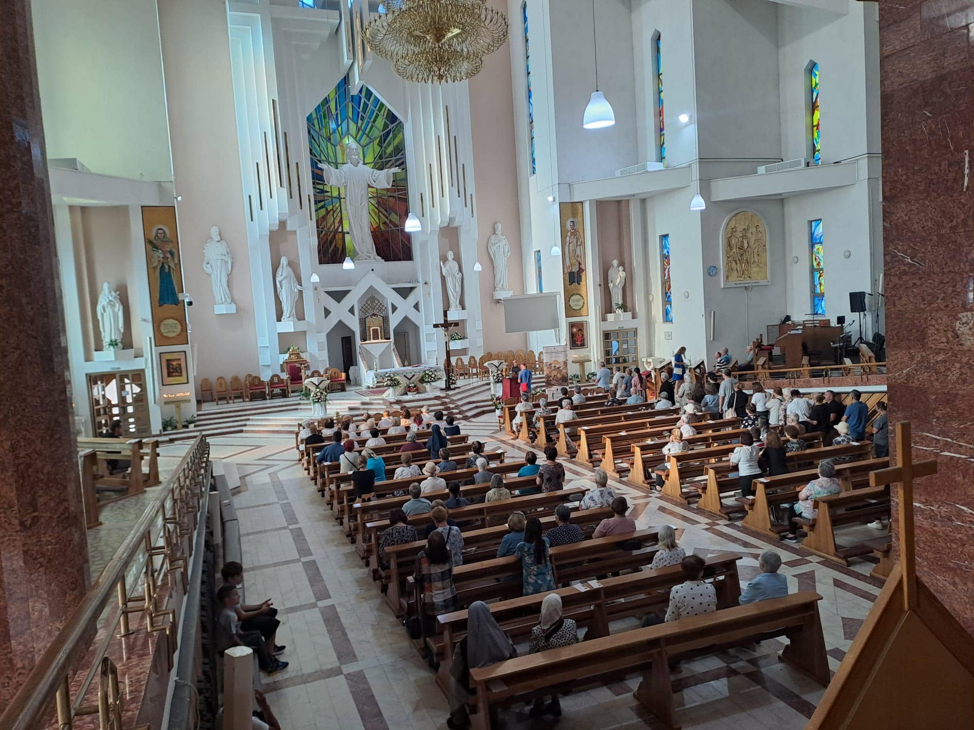 Relicva Sfântului Francisc de Assisi ajunge astăzi la Hălăucești. Pelerinajul continuă prin județul Bacău