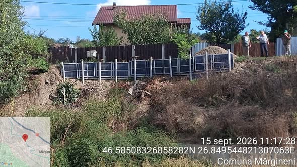 Panouri fotovoltaice scoase din uz, folosite la consolidarea unui mal în Mărgineni. Garda de Mediu a dat amenzi de 22.000 de lei
