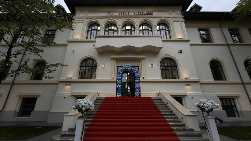 Nicușor Dan, invitat la aniversarea la 105 ani de la inaugurarea Colegiului Național „Vasile Alecsandri” din Bacău