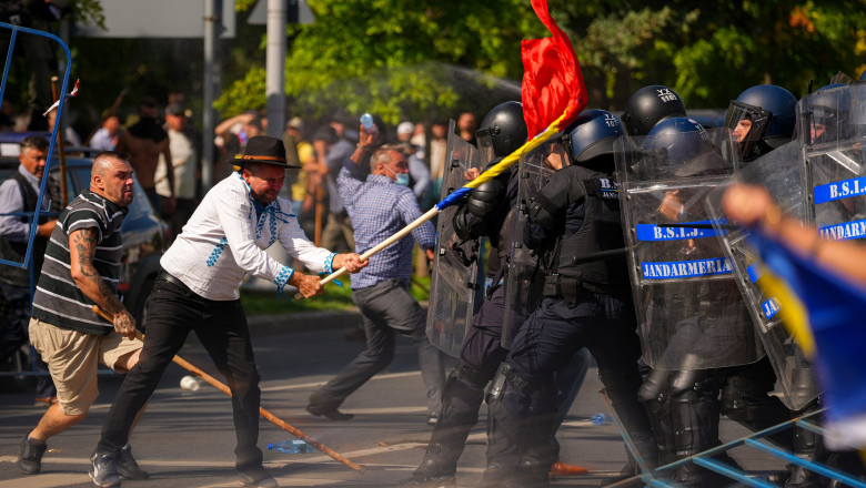 Percheziții în 15 județe după violențele de la protestul din Piața Victoriei. Bacăul, printre județele vizate