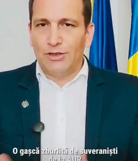 VIDEO: „Drapelul este sacru, dar nu se iubește cu amenzi”. Senatorul USR Sebastian Cernic atacă proiectul AUR