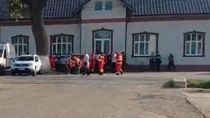 VIDEO: Plan Roșu de Intervenție activat în județul Bacău. Zeci de copii, evaluați după o posibilă toxiinfecție alimentară
