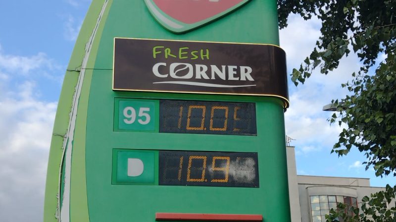 Benzina a trecut pragul psihologic de 10 lei în Bacău. La MOL, litrul a ajuns la 10,05 lei