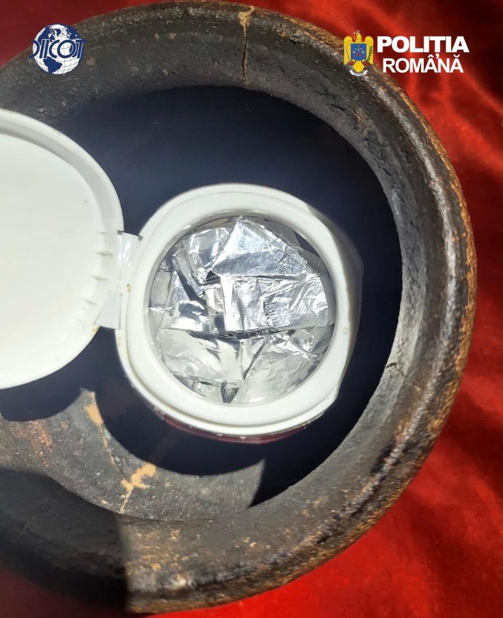 Șase persoane cercetate pentru trafic de droguri în Bacău, în 2026