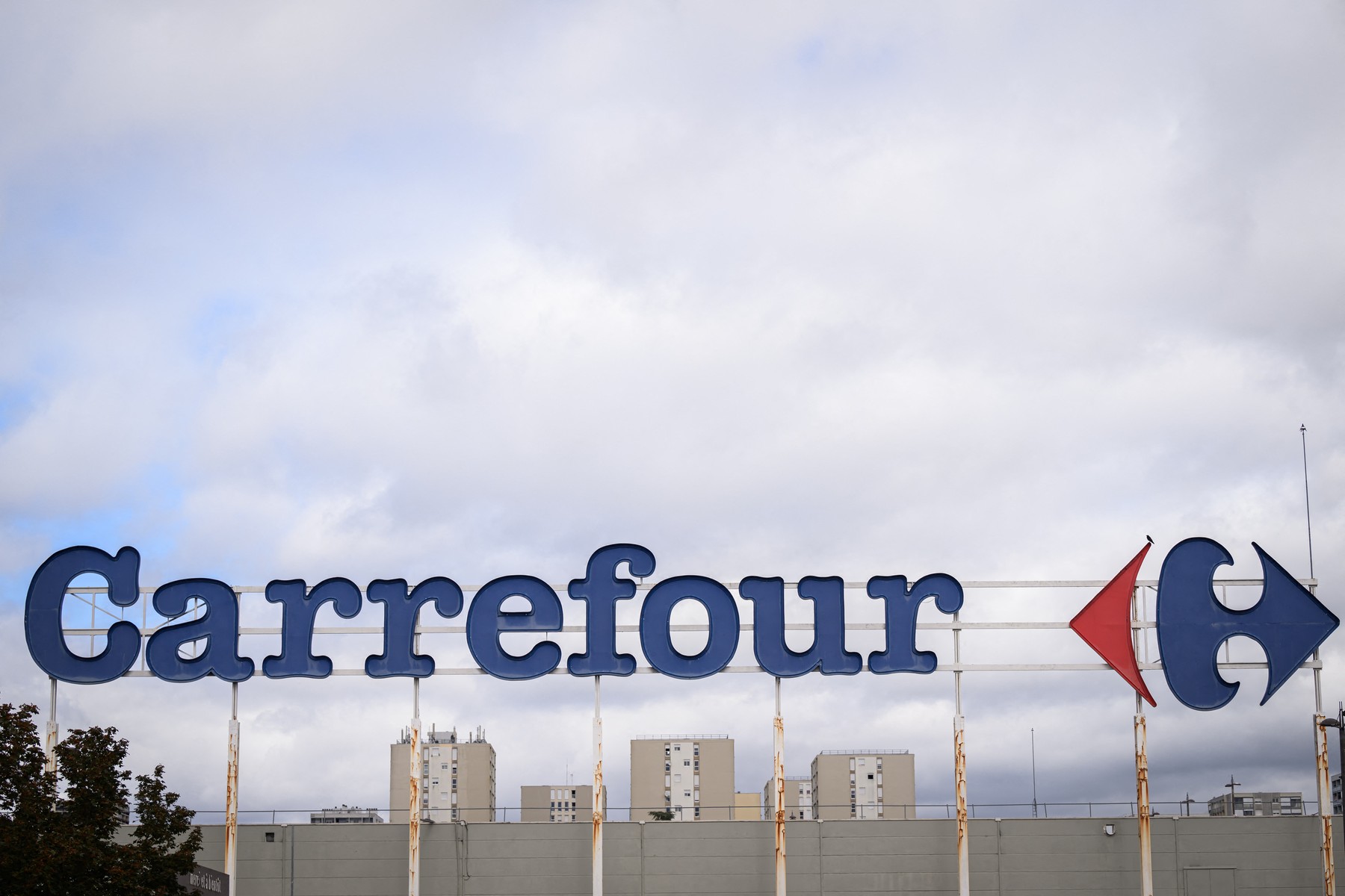 Frații Pavăl, proprietarii Dedeman, au în portofoliu KORRA, posibilul nou brand al magazinelor Carrefour