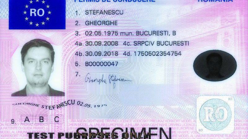 Permisul auto se scumpește de astăzi. Șoferii îl vor putea avea și pe telefon. Noile tarife