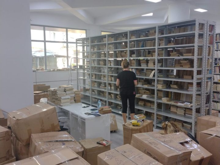POZA ZILEI: Se deschide biblioteca pe 17 septembrie, iar rafturile încă mai negociază cu cărțile