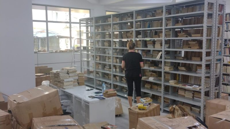 POZA ZILEI: Se deschide biblioteca pe 17 septembrie, iar rafturile încă mai negociază cu cărțile