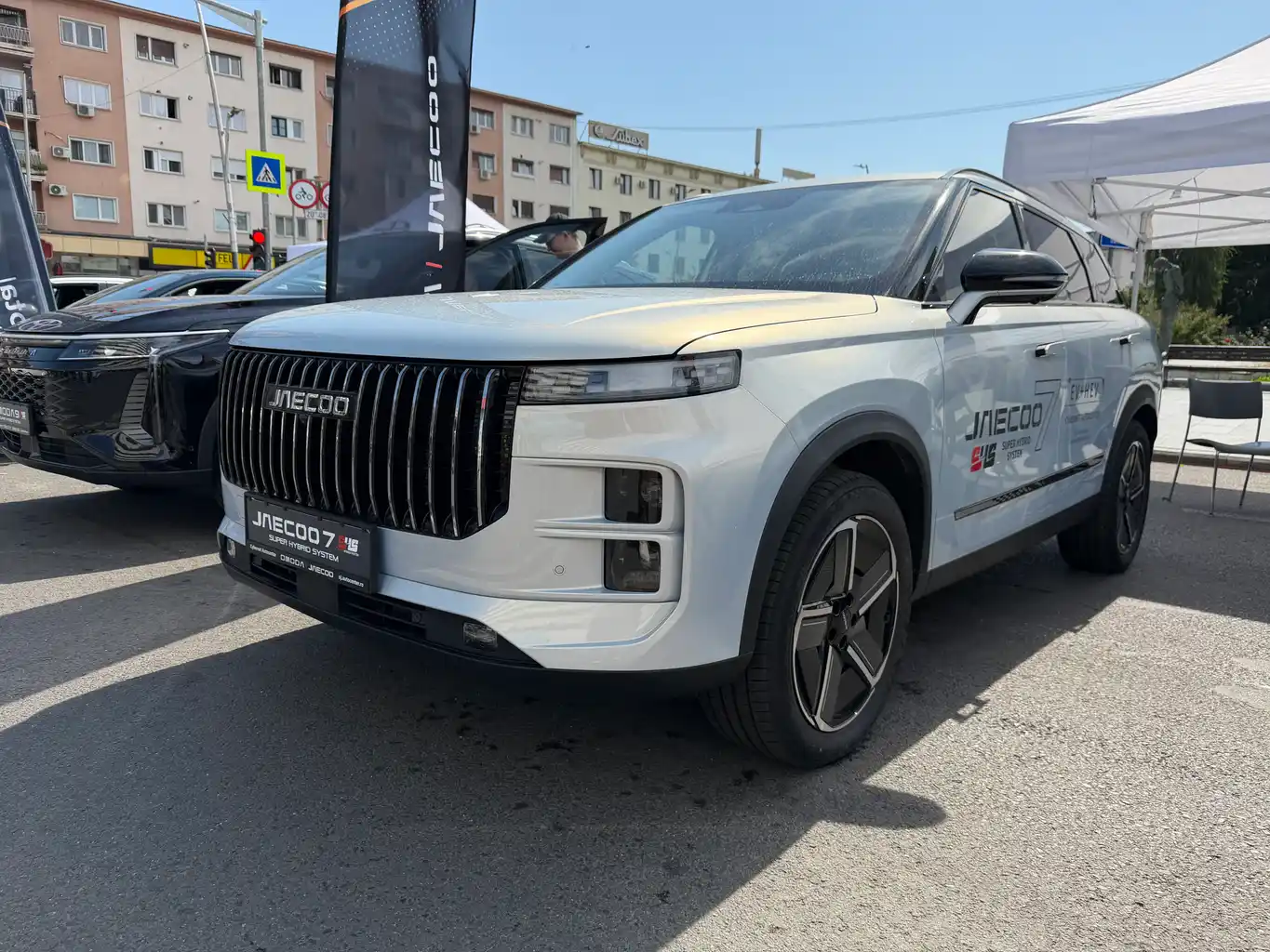 Ce mașini preferă băcăuanii: cu motor termic, sceptici la cele chinezești, interesați de second hand