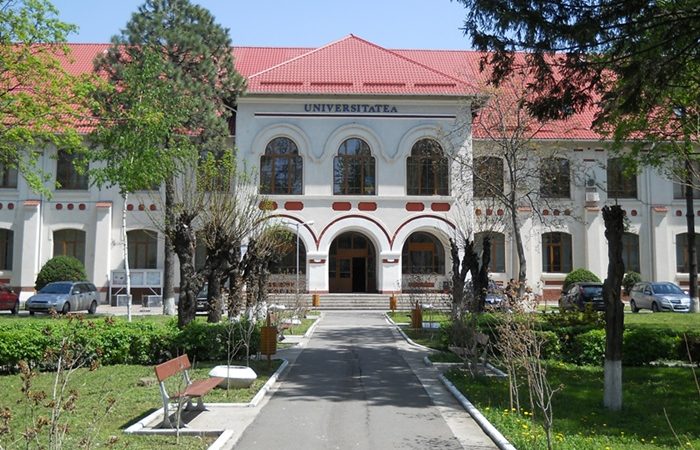 Emoții, festivități și mii de boboci. Începe noul an universitar la Bacău