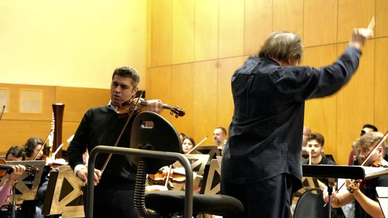 Astăzi, primul acord dintr-o stagiune aniversară: Filarmonica „Mihail Jora” împlinește 70 de ani