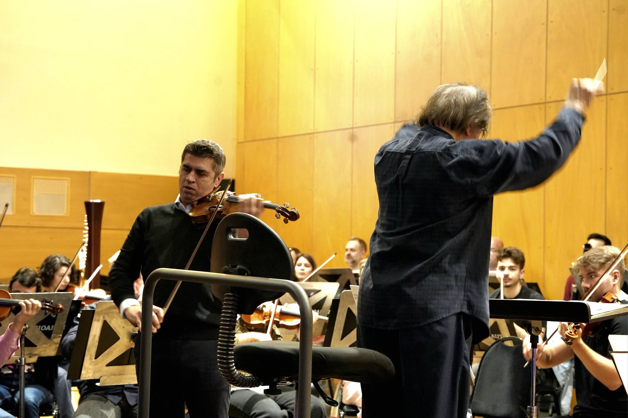 Astăzi, primul acord dintr-o stagiune aniversară: Filarmonica „Mihail Jora” împlinește 70 de ani