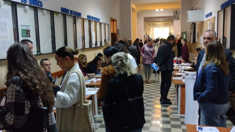 Bursa locurilor de muncă din Bacău: 600 de posturi anunțate, dar angajatorii găsesc greu personal calificat