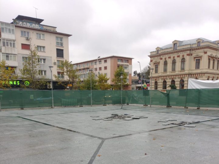 Fântâna arteziană din Piața Tricolorului, aproape de redeschidere. Recepția lucrărilor, programată vineri