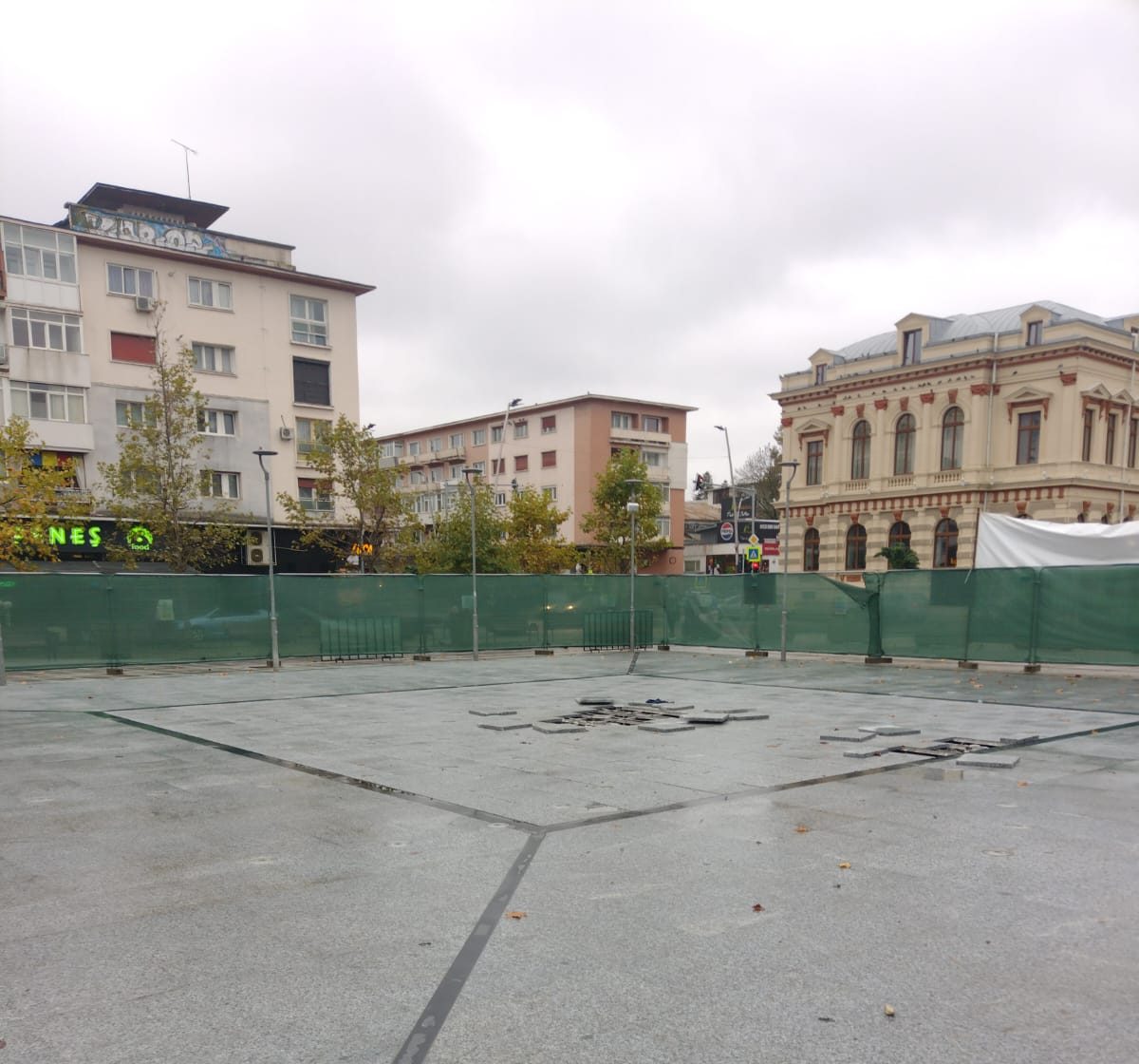 Fântâna arteziană din Piața Tricolorului, aproape de redeschidere. Recepția lucrărilor, programată vineri