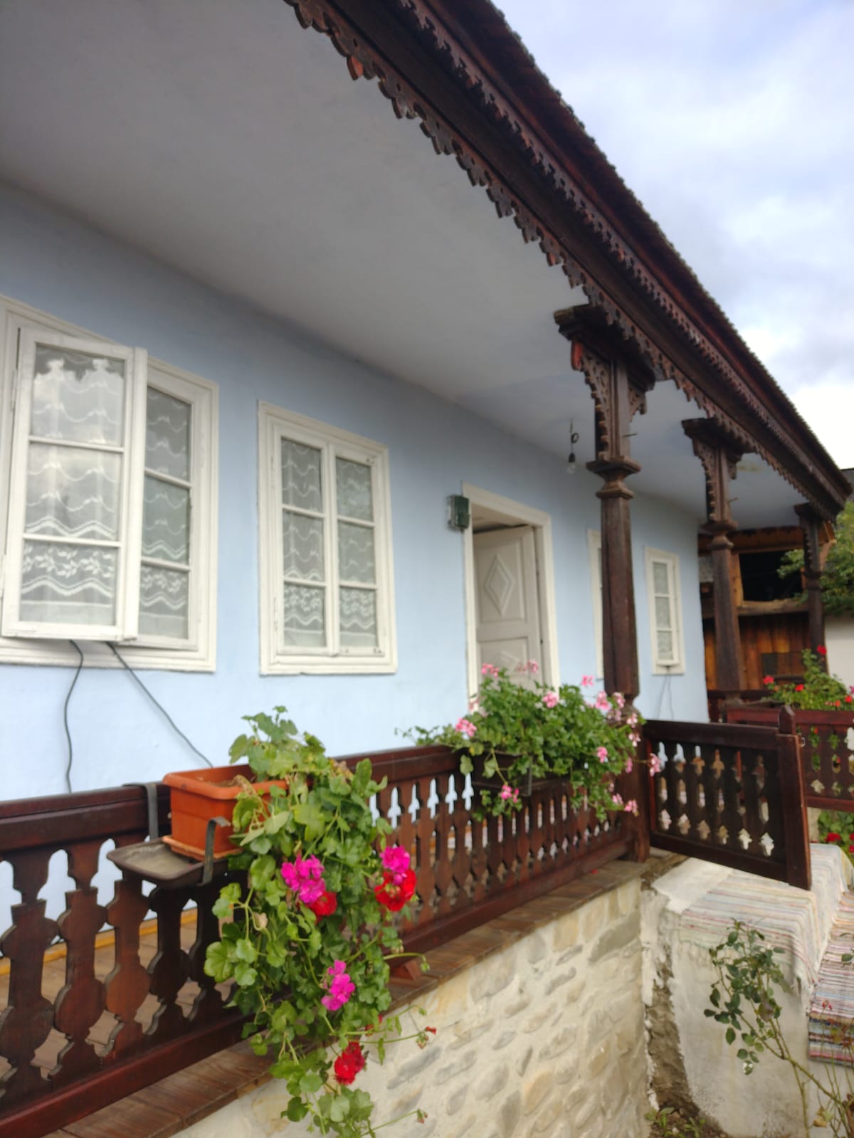 Măgirești, comuna care salvează casele bunicilor. Gospodăriile de peste un secol, readuse la viață și transformate în repere culturale pe Valea Tazlăului
