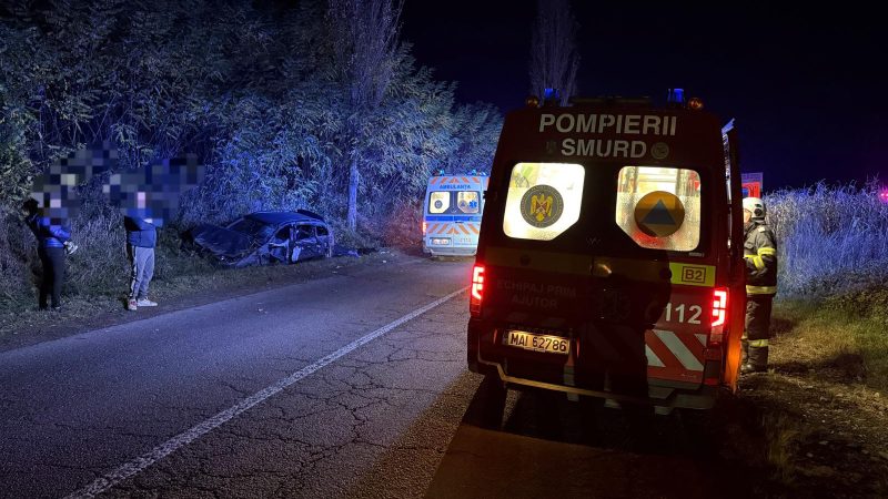 Accident rutier pe DN 12A, în comuna Dofteana: 13 persoane implicate, cinci transportate la spital